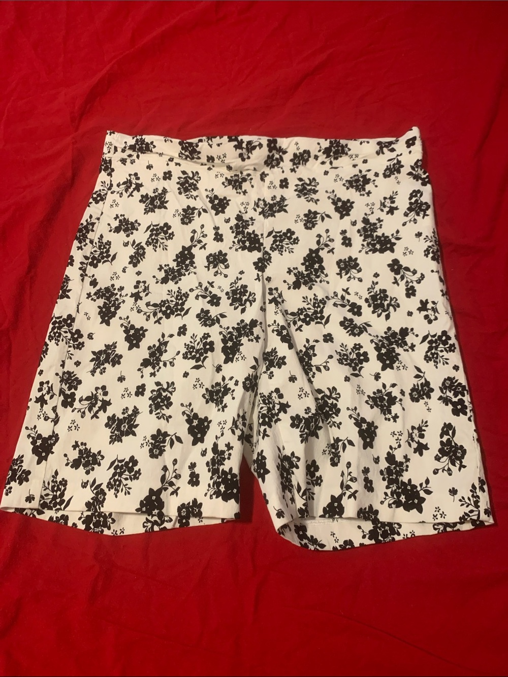 Jules & Leopold White Shorts with Black Floral Print